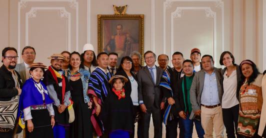 Presidente Petro firma decreto de autoridad indígena