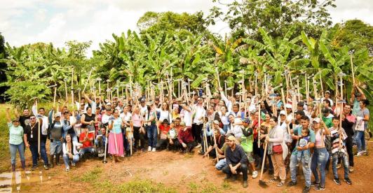 Entrega de tierras a miles de campesinos