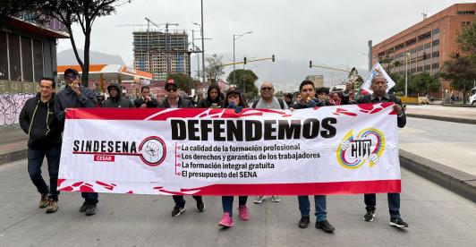 Trabajadores y aprendices del SENA bloquean la Calle 13