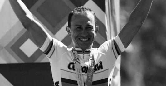 Marlon Pérez con la medalla de oro de la contrarreloj individual durante los Juegos Panamericnos de Guadalajara 2011.