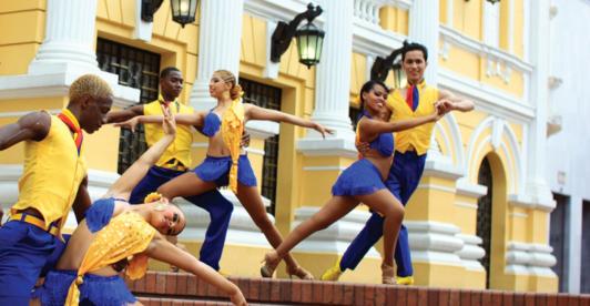 Personas bailando en cali, salsa caleña