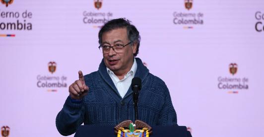 Presidente Petro ordena destinar un tercio de la pauta estatal a medios comunitarios y alternativos