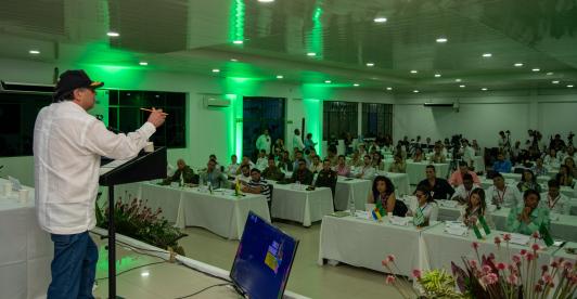Petro llama a gobernadores a defender la Ley de Financiamiento
