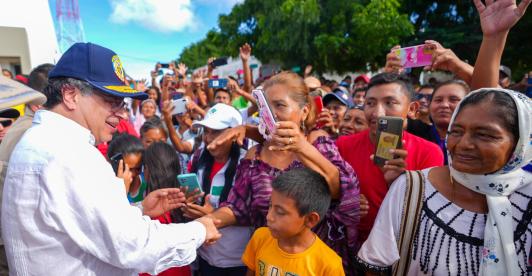 Presidente Petro mejora su aprobación al 43%, según encuesta de Cifras y Conceptos