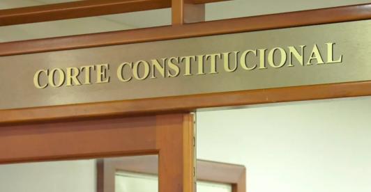 La Corte establece un nuevo precedente sobre legítima defensa al anular sentencia de mujer condenada por matar a su agresor sexual 