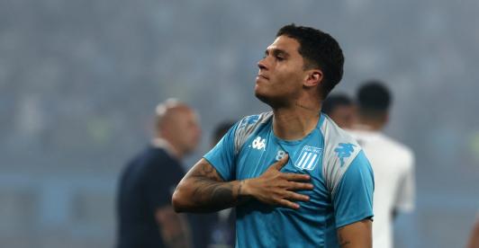 Juan Fernando Quintero busca hacer historia con Racing. / Foto: AFP.