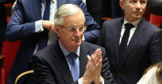 Primer ministro francés presenta su dimisión