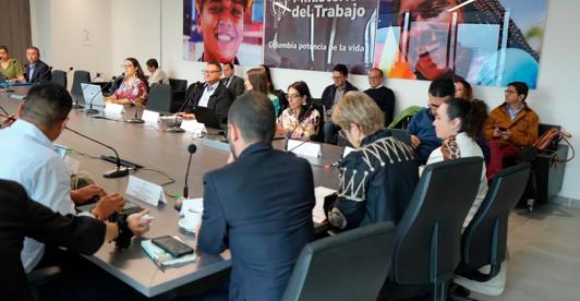 Diálogo tripartito define el salario mínimo 2025 en Colombia