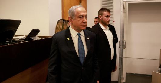 Juicio a Netanyahu: primer ministro enfrenta acusaciones de corrupción