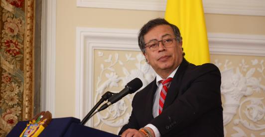 Petro defiende reuniones con Comisión de Crédito Público