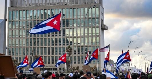 Presidente Petro rechaza loqueo de Cuba
