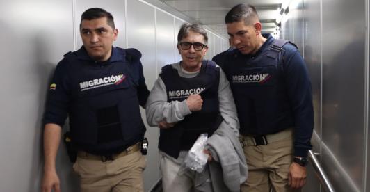 Fabio Ochoa regresando a Colombia, tras ser deportado de Estados Unidos.
