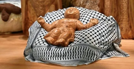  Niño Jesús reposa sobre una kufiya, el icónico pañuelo palestino