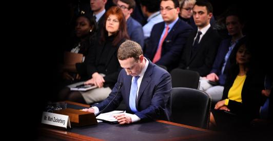 Mark Zuckerberg, CEO de la Meta, fue el primero en declarar ante el juez James Boasberg en un proceso que podría redefinir su modelo de negocios. / AFP.