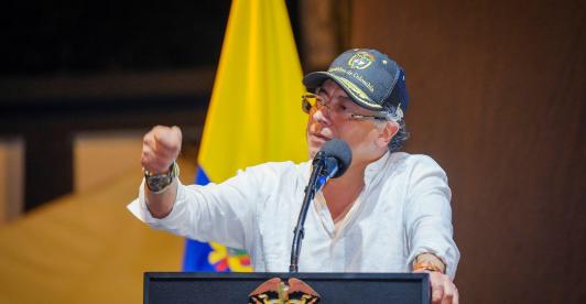 "El pueblo ganaría felicidad y más horas libres con la familia porque el dia acabaria a las 6 pm": Presidente Petro