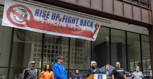 Juez ordena a Donald Trump admitir a 12.000 refugiados en los Estados Unidos