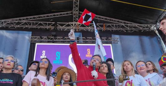 "Así como Bolívar exigió una definición clara de bandos en una guerra de liberación, el presidente Petro pone sobre la mesa que el momento actual requiere asumir posiciones frente a las demandas del pueblo colombiano". / RTVC Noticias.