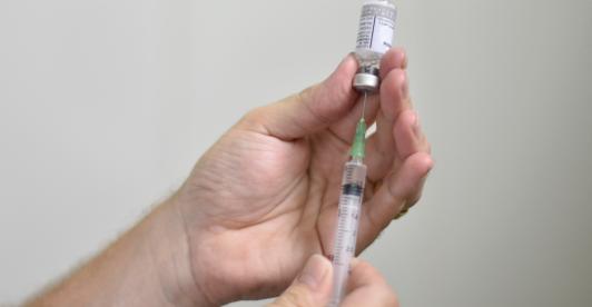 Donación de la vacuna contra la fiebre amarilla. / Foto: AFP.