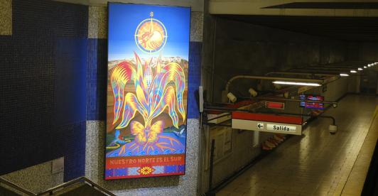 Petro inaugura mural de artista colombiano Guache en el metro de Chile