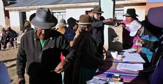 Bolivia inicia elecciones para presidente y Congreso