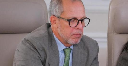 Procuraduría suspende provisionalmente al jefe de despacho presidencial por caso de pasaportes