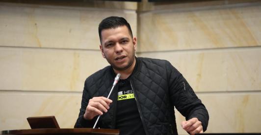 Jota Pe Hernandez fue denunciado por Maria José Pizarro por acoso y hostigamiento. El CRIC rechazó los señalamientos de Jota Pe, recordaron las víctimas de la masacre de Caloto.