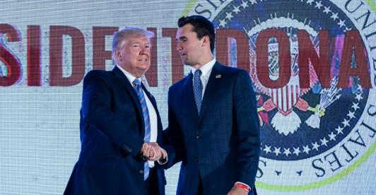 Charlie Kirk junto a Donald Trump