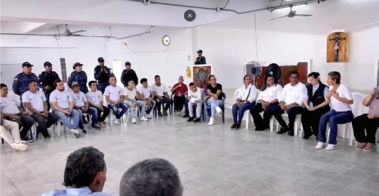 Verónica Alcocer, visitando la cárcel de Media Seguridad de Barranquilla