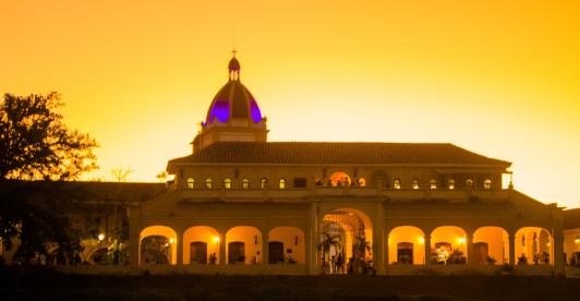 La Plaza de mercado de Mompox es uno de las principales atracciones en la ciudad además de ser parte del patrimonio arquitectónico.