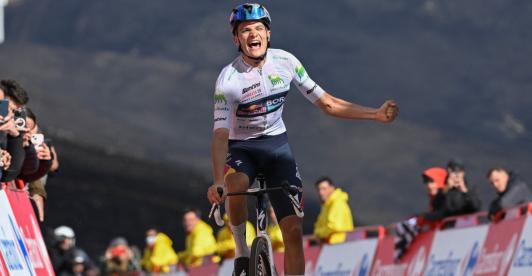 Giulio Pellizzari triunfó en la penúltima llega en alto de La Vuelta 2025