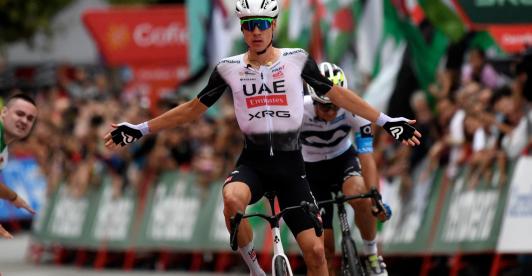 ¡Cero y van dos! Juan Ayuso volvió a ganar en La Vuelta 2025