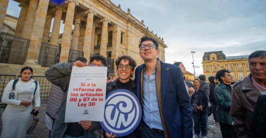 Ministro Daniel Rojas junto a Estudiantes.