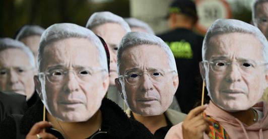 Máscaras de Álvaro Uribe Vélez.