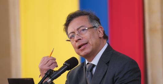 "Así se tapa la historia de la gobernanza paramilitar en Colombia", presidente Petro sobre fallo absolutorio a Uribe