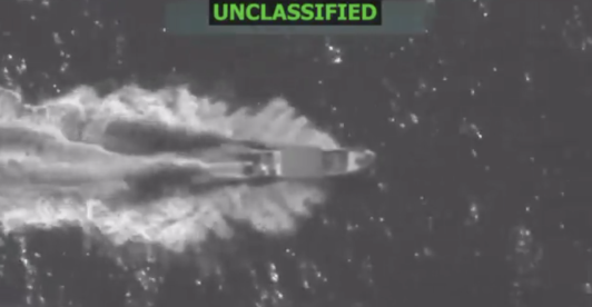 Lancha bombardeada por Estados Unidos en el Pacífico.