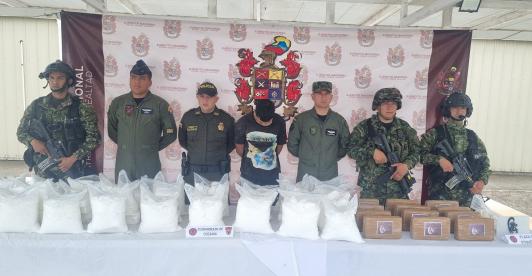 Gobierno incautó casi dos toneladas de cocaína en operativo contra el narcotráfico en frontera con Ecuador