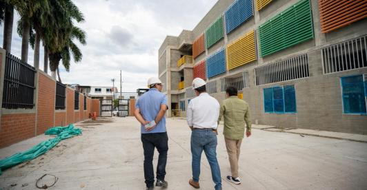 Con inversión de más de $42 mil millones del Ministerio de Educación, El FFIE mejora tres colegios de Cali para ampliar aulas, comedores y espacios modernos de aprendizaje. 