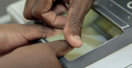 Ordenan cierre de operaciones de empresas de datos biométricos por uso indebido de datos personales