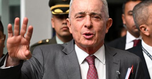 Compulsan copias a Uribe Vélez. / Foto: AFP.