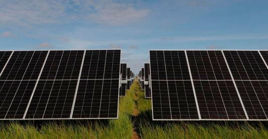 La compra incluye seis compañías con proyectos solares que suman 0.6 gigavatios de capacidad, destinados a fortalecer el autoconsumo energético del Grupo Ecopetrol.