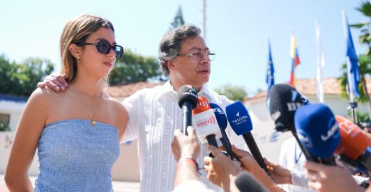 Presidente Petro junto a su hija Antonella.