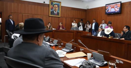 Presidente Petro como el Ministerio de Salud aseguran que la reforma a la salud sí tiene aval fiscal y anuncian acciones judiciales tras decisión de la Comisión Séptima del Senado.