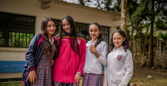 El jefe de la cartera de educación afirmó que hubo un aumento del 45 % en el presupuesto, 245 mil nuevos cupos en educación superior y cobertura del 92 % en primera infancia. 