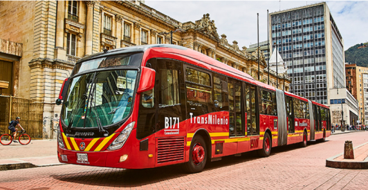 Bus de Transmilenio, sobre la Avenida Jiménez 