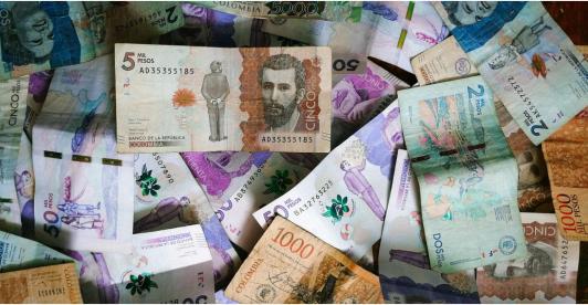 conjunto de billetes de denominación colombiana 