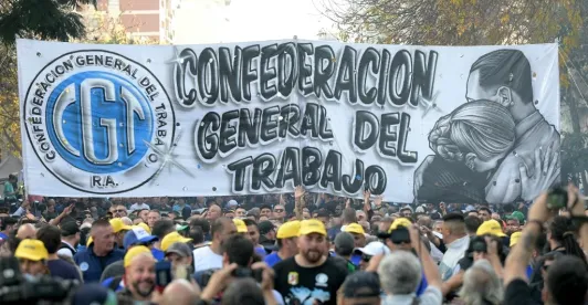CGT de Argentina se moviliza contra reforma laboral de Milei