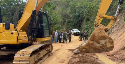 Ejército y Alcaldía de Rovira mejoran 24 km de vía rural en beneficio de más de 4.000 habitantes del Tolima 