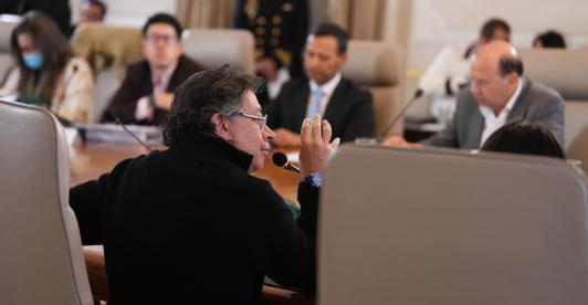 El presidente Petro denuncia mafias en la DIAN e infiltraciones de contrainteligencia.