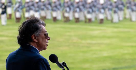 Presidente Petro ordena a la Policia incautar medicamentos acaparados por EPS.