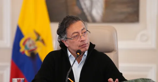 Presidente Petro responde a Bruce Mac Master sobre emergencia económica.